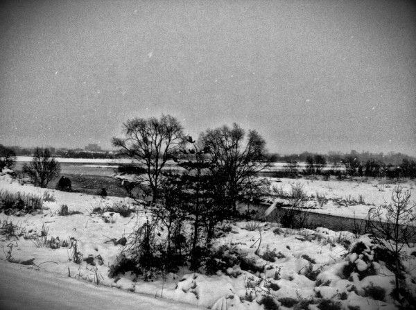 信濃川の雪（モノクロ）